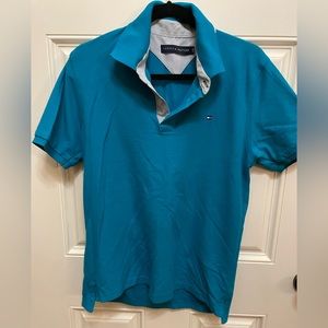 💙Tommy Hilfiger Size Large Men’s Turquoise Golf Shirt with a high - low hem.